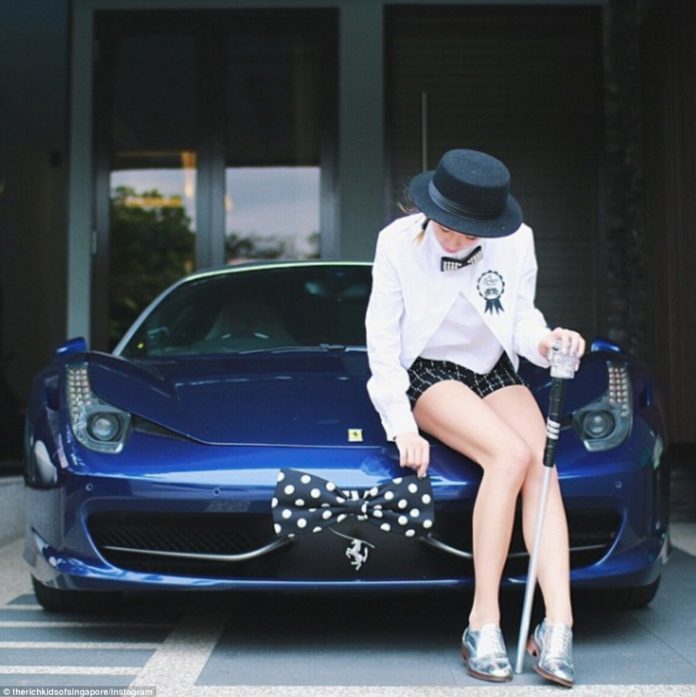 389cc60500000578-0-taking_a_bow_this_wealthy_woman_has_dressed_her_ferrari_up_in_a_-a-51_1474385986200-696x697