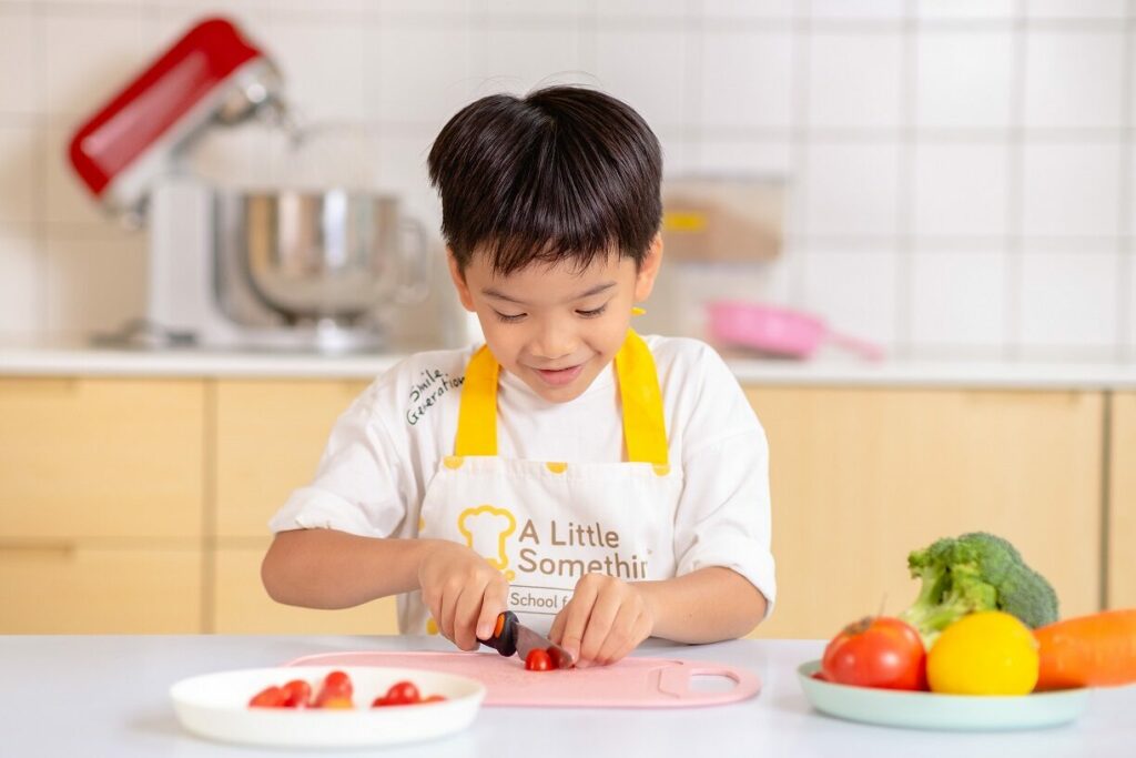 โรงเรียนสอนทำอาหารเด็ก "A Little Something Cooking School"