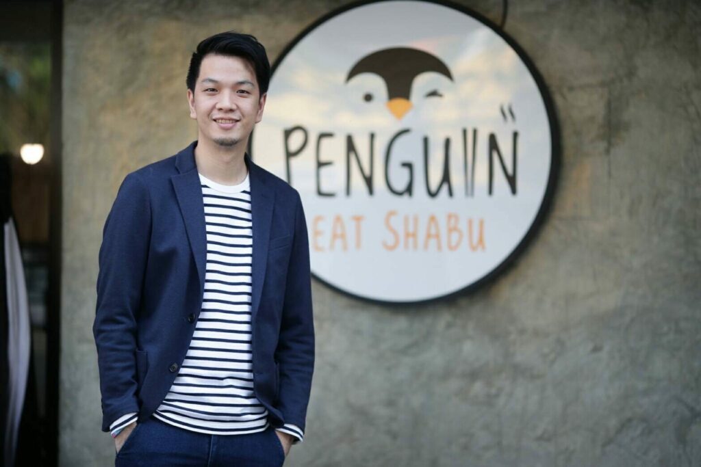 คุณต่อธนพงศ์ วงศ์ชินศรี ผู้ร่วมก่อตั้งร้าน “Penguin Eat Shabu” 
