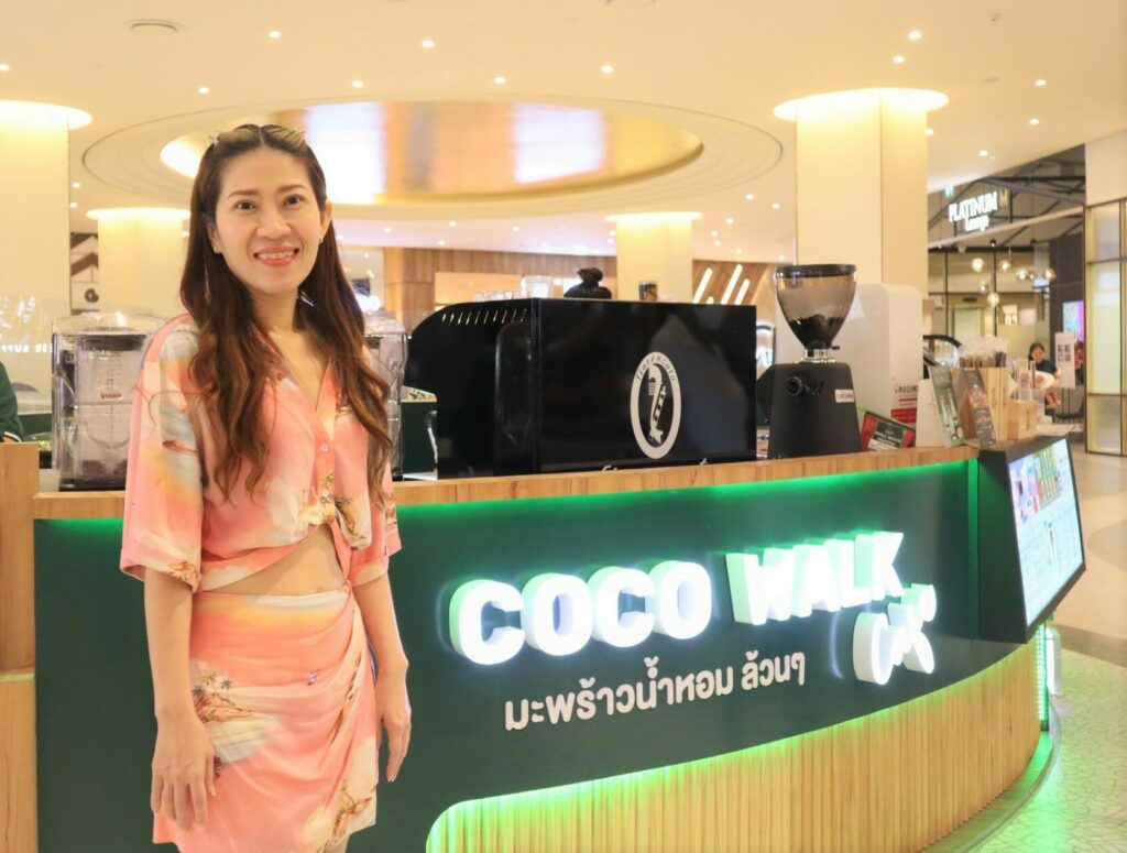 คุณจิน-บุญศรี หาญเกียรติกล้า เจ้าของร้าน Coco Walk Cafe