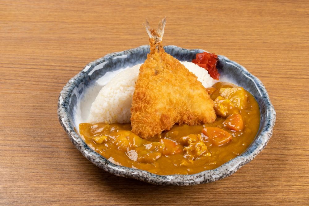 ข้าวแกงกะหรี่ปลาอาจิทอด