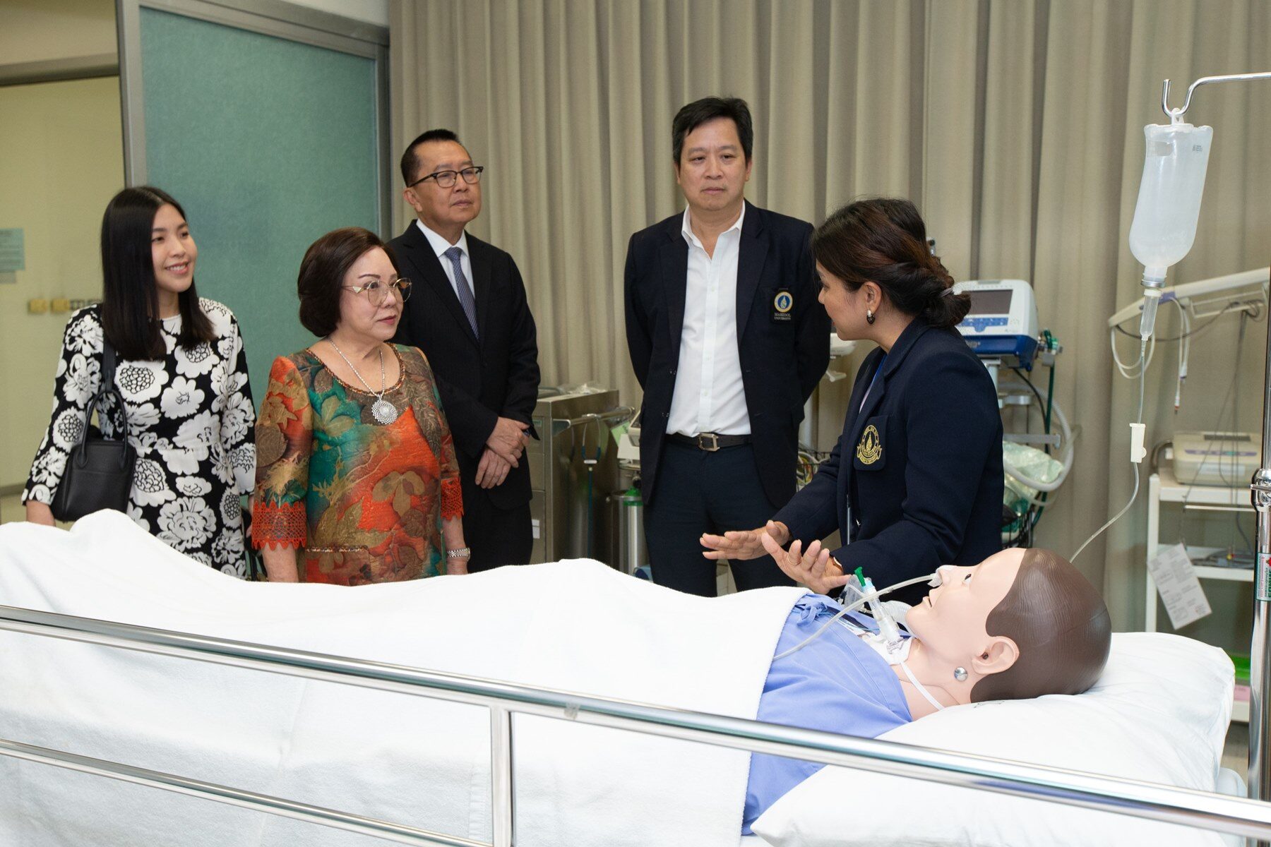 ผู้บริหารกองทุนฮาตาริฯ เยี่ยมชมศูนย์การเรียนรู้ทางการพยาบาล ศาลายา (ห้อง LRC)
