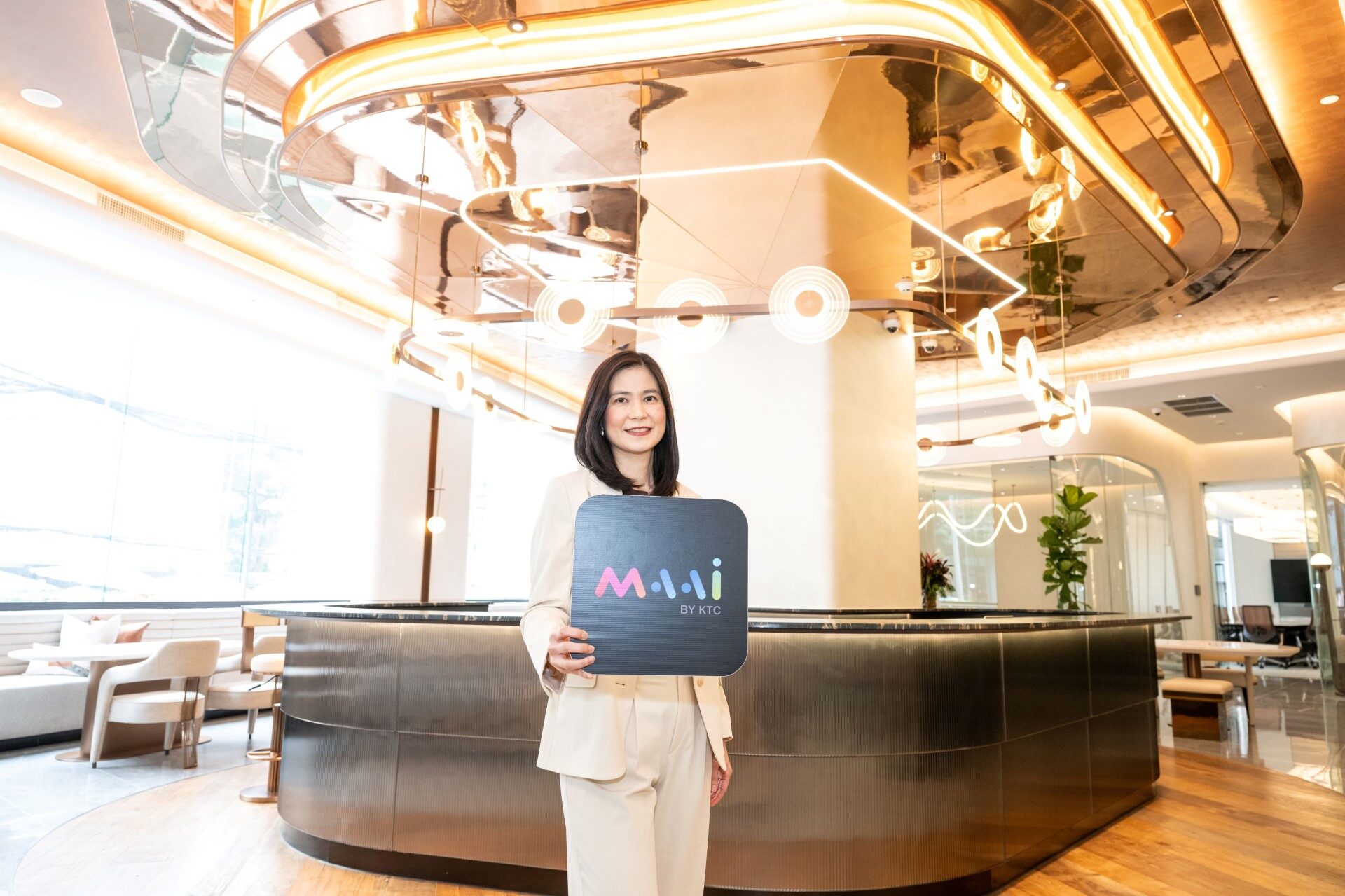 นางสาวอุษณีย์​ เลาหะวรนันท์ ผู้บริหารสูงสุดสายงานสื่อสารการตลาดและธุรกิจ MAAI​ BY KTC “เคทีซี” หรือ บริษัท บัตรกรุงไทย จำกัด (มหาชน)